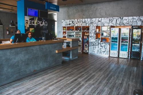 ห้องส่วนกลางสำหรับนั่งเล่น/ดูทีวี, ibis budget Navegantes Itajai in อิตาไช