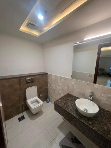 Goldcrest Elegant 3 Bed Apartment - main image