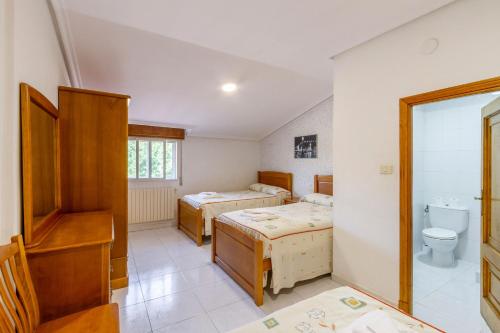 3 twin beds