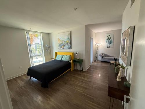Large 2BR w Two Balcony's!