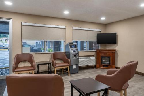 SureStay Hotel by Best Western Summersville - image 6