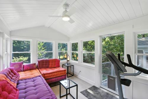 Charming Manville Heights Cottage Retreat home - image 8