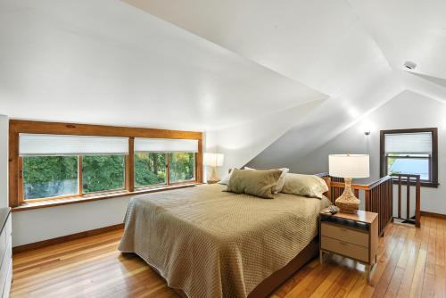 Charming Manville Heights Cottage Retreat home - image 7