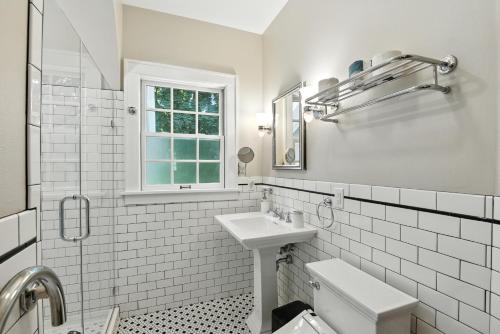 Charming Manville Heights Cottage Retreat home - image 14