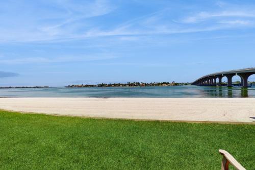Isla Del Sol Bahia Vista 105 in St Petersburg, USA