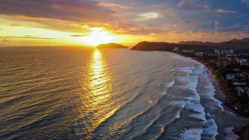 Jaco Condo 3 BR, Pool & families in Copey