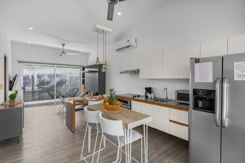 Jaco Condo 3 BR, Pool & families in Copey