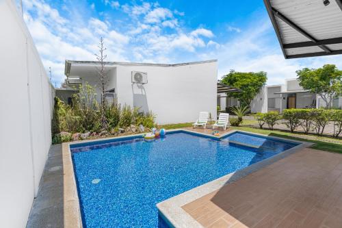 Swimming pool, Jaco Condo 3 BR, Pool & families in Copey