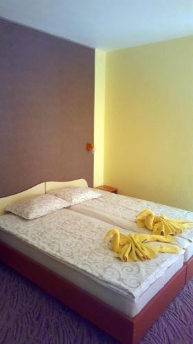 Balaton Hotel – Sunny Beach, IL