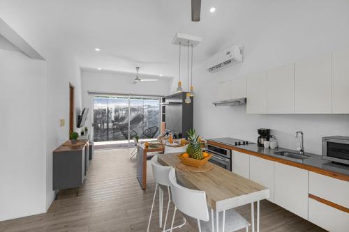 Jaco Condo 3 BR, Pool & families in Copey