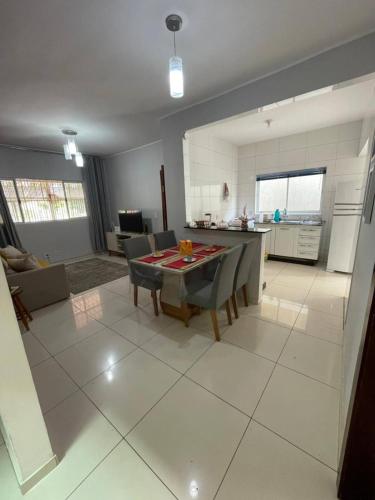 virtuve, Recanto dos Ouros - Casa em Brasília com churrasqueira e localização privilegiada (Recanto dos Ouros - Casa em Brasilia com churrasqueira e localizacao privilegiada) in Gama (Federālais rajons)