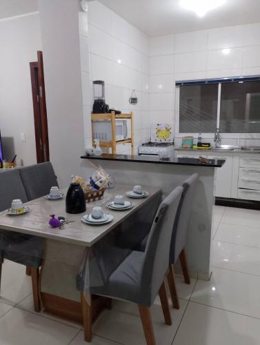 virtuve, Recanto dos Ouros - Casa em Brasília com churrasqueira e localização privilegiada (Recanto dos Ouros - Casa em Brasilia com churrasqueira e localizacao privilegiada) in Gama (Federālais rajons)