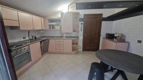 Casa Théméo - Centro città Verbania Intra (Casa Themeo - Centro citta Verbania Intra) in Verbania