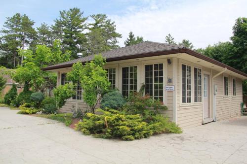 Létesítmények, Ipperwash Bliss: Gated, Hear the wave, Sleep 7 in Lambton Shores (ON)