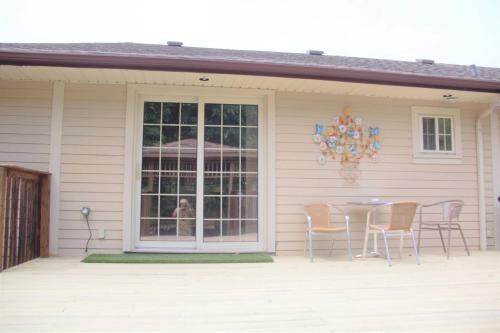 Létesítmények, Ipperwash Bliss: Gated, Hear the wave, Sleep 7 in Lambton Shores (ON)