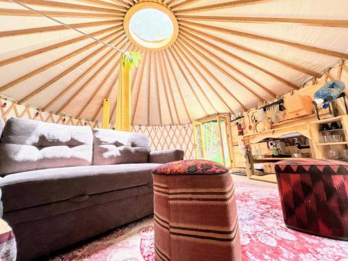 Iekārtas, Star-Lake Yurt Sanctuary Waterview in Red Bay (ON)