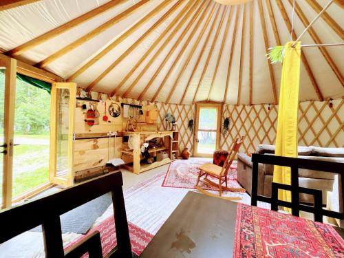 Iekārtas, Star-Lake Yurt Sanctuary Waterview in Red Bay (ON)