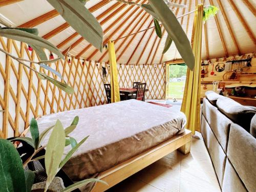 Iekārtas, Star-Lake Yurt Sanctuary Waterview in Red Bay (ON)