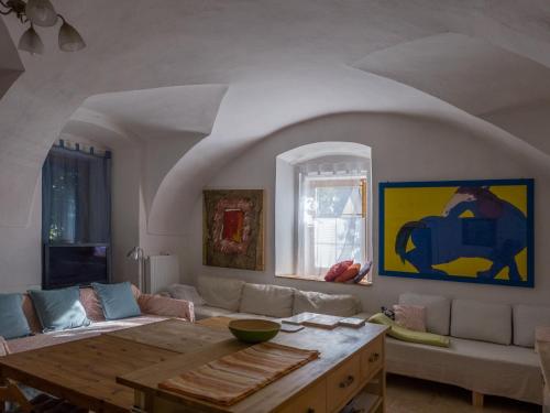 Very old house Ptice in Chyne