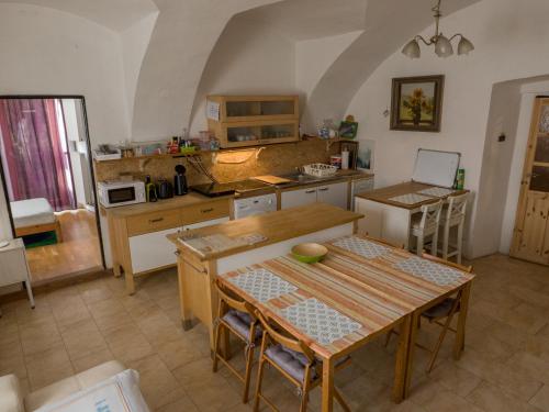 Very old house Ptice in Chyne