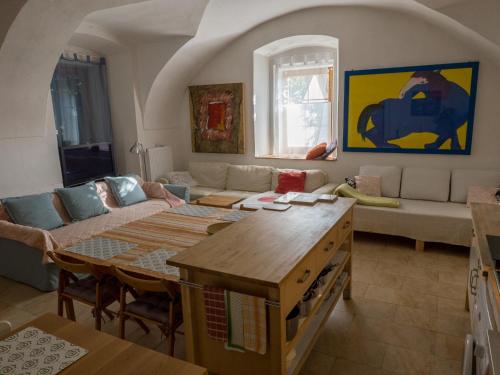 Very old house Ptice in Chyne