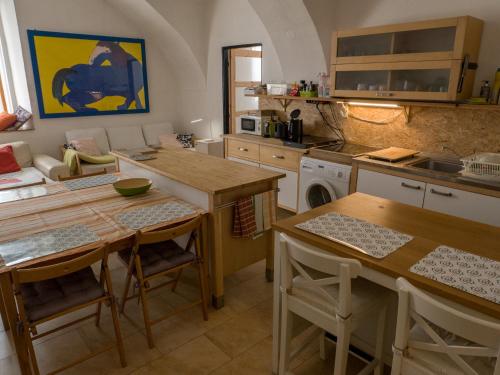 Very old house Ptice in Chyne