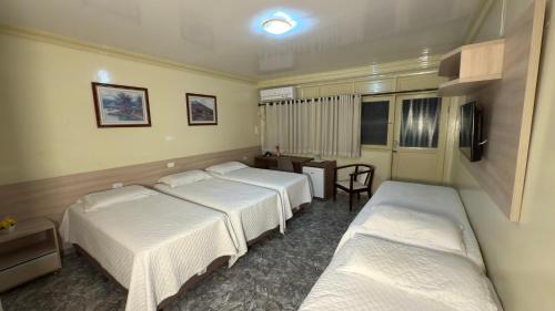 5 twin beds