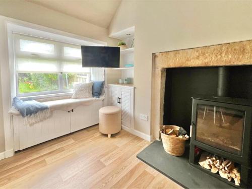 Seatown Cottage - Stone's throw from beach, Lossiemouth