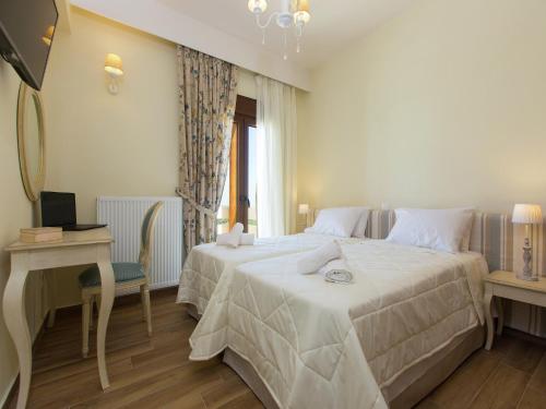 New villa with private pool, privacy, near sea and Arkadi monastery on NW coast gîte à louer Roúpes