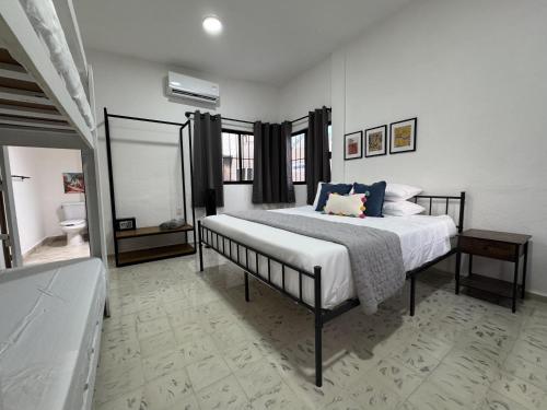 room detail thumbnail 0