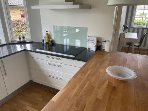 Kitchen, Charmende villa in Gjellerup Kirkeby