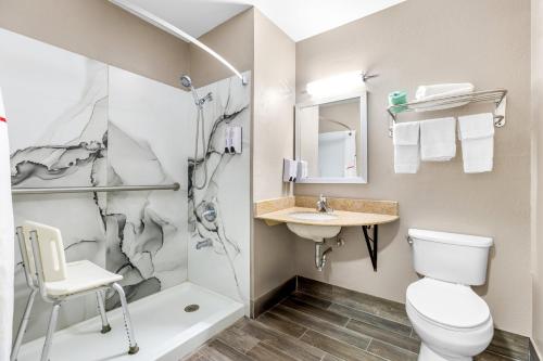 Super 8 by Wyndham Huntsville Alabama - image 7