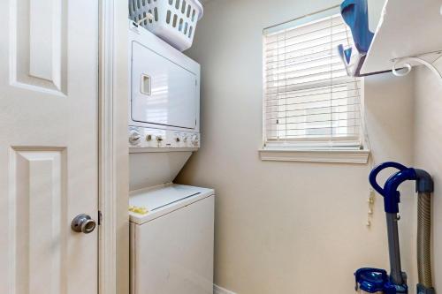 Gulf Island Condos - image 2