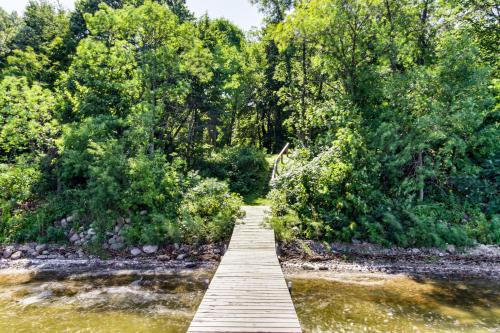 Charming Getaway: Rustic Cabin on West Battle Lake in Batlleika (MN)