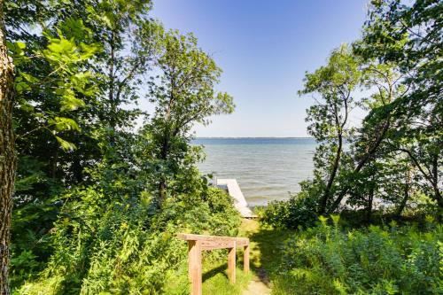 Charming Getaway: Rustic Cabin on West Battle Lake in Batlleika (MN)