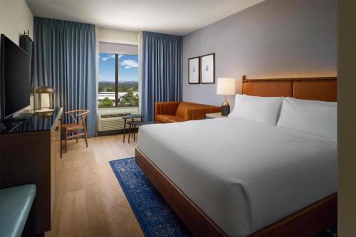 Hampton Inn & Suites by Hilton Tahoe-Truckee Room Type - King Room with Sofa Bed - Non-Smoking