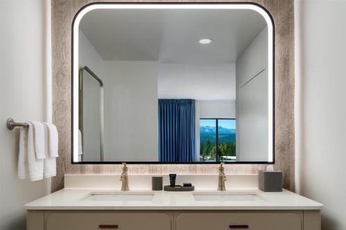 Hampton Inn & Suites by Hilton Tahoe-Truckee Room Type - Studio Suite with Two Queen Beds and Sofa Bed