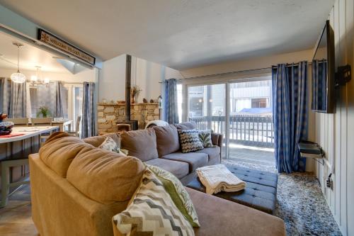 Resort Condo with Hot Tub and Pool Near Ski Lift - image 2