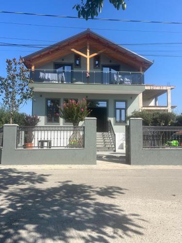 Exterior view of Guest house Andersoni Dhoma plazhi Andersoni