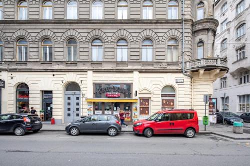 Very Central - Modern Studio - image 10