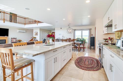 Grill Out, Play Pool: Huge Home on Lake Champlain! in Point Au Roche (NY)