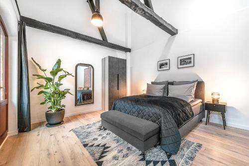 Mitte Loft group & family friendly 150m2 2BRs 2Bathrooms living & dinning room  4 - 8 Guests - image 12