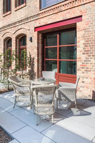 Mitte Loft group & family friendly 150m2 2BRs 2Bathrooms living & dinning room  4 - 8 Guests - image 8