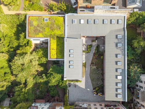 Mitte Loft group & family friendly 150m2 2BRs 2Bathrooms living & dinning room  4 - 8 Guests - image 2