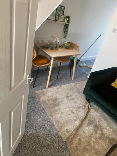#55 Spacious 2BR 2BA Home for 6 Near Hospital Liverpool Stay, Liverpool (photo 8)