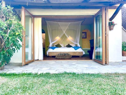 Las Palomitas Coastal Retreat in Tarifa sleeps 6 in EL Chaparral