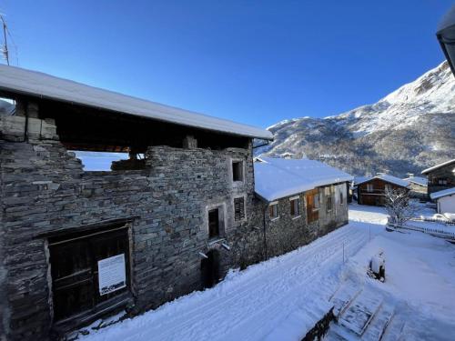 Chalet Aster - Maison de village renovee sur 3 niveaux 4 pieces pour 6 personnes a St Marcel MAE-644 in Saint-Marcel