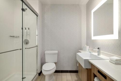 SpringHill Suites by Marriott Roanoke - image 14