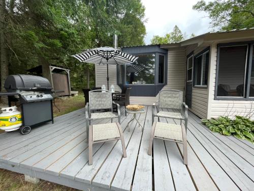 Algonquin Waterfront and Winter Paradise With Sunsets in Algonquin Highlands (ON)