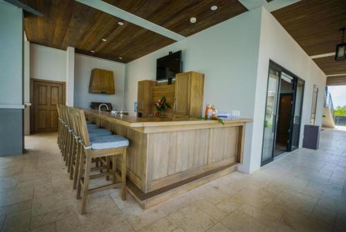 Plattegronden, NEW 3 Story Waterfront 4Bedroom Villa with Amazing Sunset Mountain Views in Maya Beach